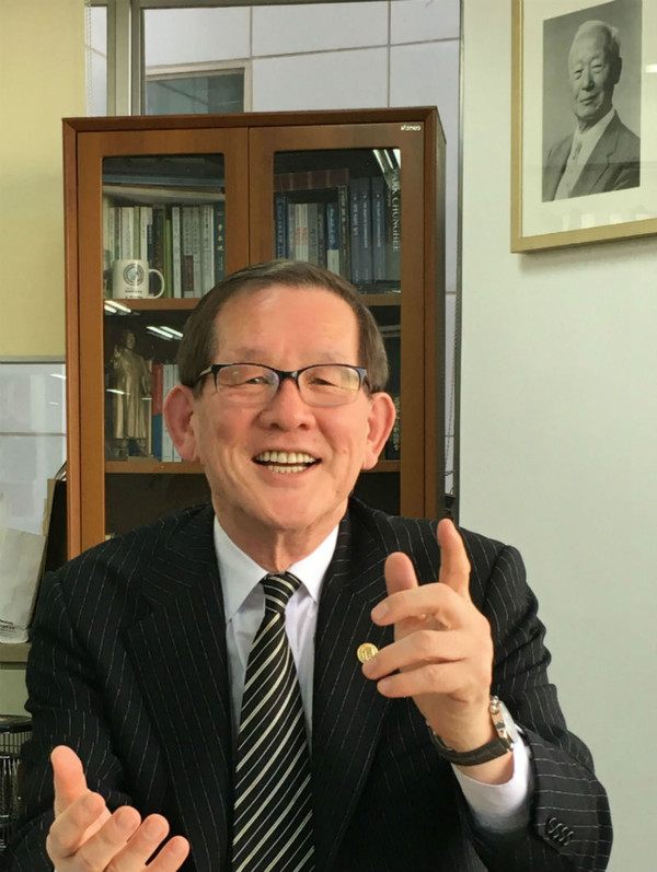 ▲ 국민신뢰회복 운동을 20년째 벌이고 있는 문무일(72) 총장은 "이승만대통령등 '건국의 아버지'들 정신을 살려 애국심을 키워 국민통합을 이뤄야 한다"고 주장한다.