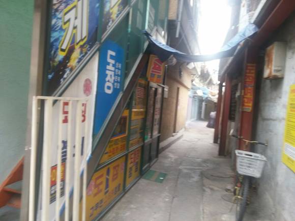 ▲ 천호시장 근처 골목에는 여관과 작은 성매매 업소 등이 들어서 있었다.ⓒ뉴데일리경제