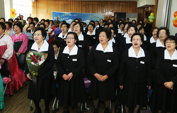 ▲ 당진 해나루시민학교 초등학력 인정 졸업생 12명 배출했다.ⓒ당진시