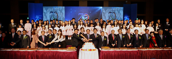 ▲ 충청일보가 4일 라마다플라자 청주호텔에서 '역사의 두드림! 미래의 울림! 창간 70주년 기념식'을 가졌다. ⓒ충청일보