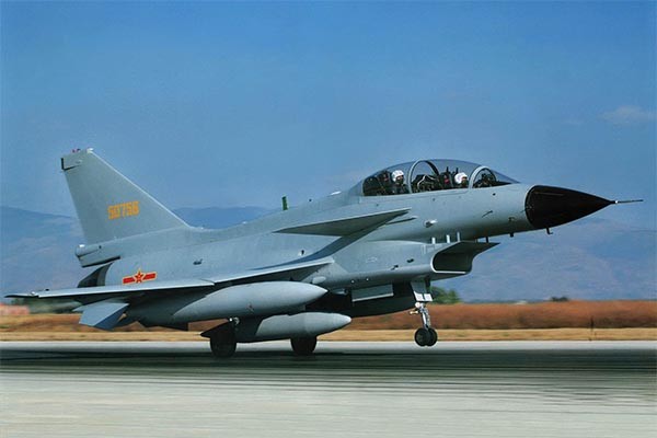 ▲ 2012년 캐나다 에어쇼에서 시범 비행을 하는 中인민해방군의 J-10 전투기. 이스라엘 라비 전투기의 개념을 상당 부분 차용한 것으로 알려져 있다. ⓒ유튜브 당시 영상 캡쳐