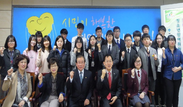 ▲ 지난해 제천시청소년참여위원회 청소년들 모습ⓒ제천시