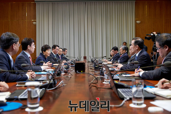 ▲ 박근혜 대통령이 7일 청와대에서 수석비서관회의를 주재하고 있다. ⓒ뉴데일리