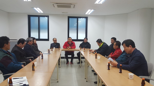 ▲ 박덕흠 의원(새누리 보은·옥천·영동)이 영동대학교 교명변경문제에 대해 군민들과 뜻을 가이 하겠다고 밝혔다.ⓒ박덕흠 의원 사무소