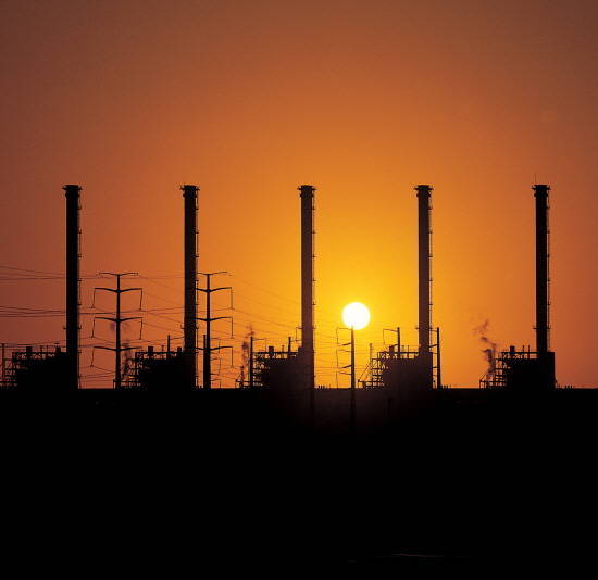 ▲ 지난 1~2월 국내외 실적 부진과 정부의 규제 강화 등에 시달렸던 건설업계에 미약하나마 봄바람이 불고 있다. 사진은 해외건설 관련 모습.ⓒ현대건설