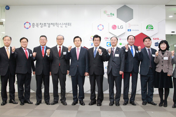 ▲ 황교안 국무총리가 8일 충북 창조경제혁신센터를 방문했다.ⓒ충북도