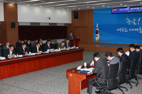 ▲ 2017년도 정부예산 확보 추진전략 보고회.ⓒ충남도