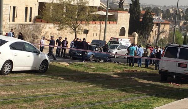 ▲ 이스라엘 민간인을 향한 팔레스타인 테러범의 공격은 8일부터 9일까지 이어졌다. 사진은 9일 오전 예루살렘 구도심으로 향하던 버스가 총격을 받은 현장. ⓒ'타임 오브 이스라엘' 보도화면 캡쳐-이스라엘 경찰 제공