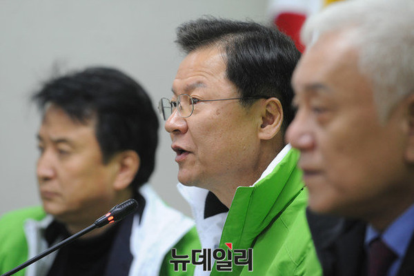 ▲ 지난 7일 열린 국민의당 선거대책위원회의에서 천정배 대표가 공개 모두발언을 하고 있다. ⓒ뉴데일리 정재훈 기자