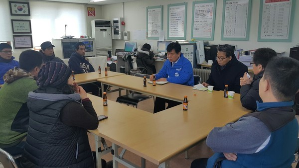 ▲ 송행수 예비후보는 10일 태평시장서 애로사항 경청했다.ⓒ송행수