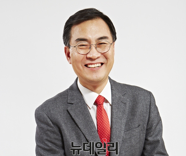 ▲ 경기 의왕·과천에 출마하는 새누리당 최형두 예비후보는 국정의 핵심을 배운 경험으로 주민께 보답하고 싶다고 전했다. ⓒ뉴데일리 DB
