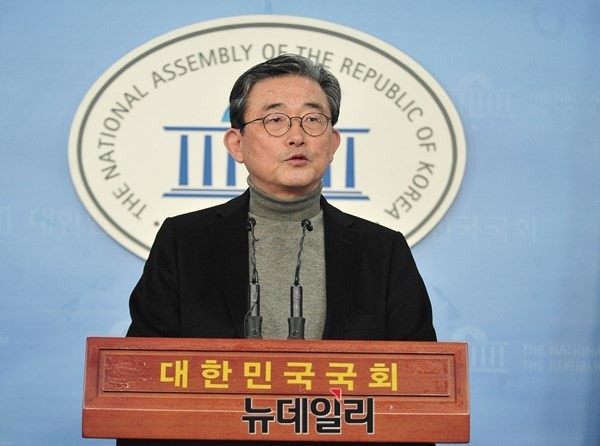 ▲ 새누리당 이한구 공천관리위원장은 12일 4차 공천발표를 했다. 이날 현역으로는 강길부, 박대동 의원이 컷오프됐다. ⓒ뉴데일리 이종현 기자