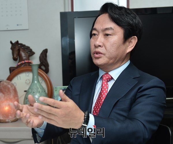 ▲ 뉴데일리와 인터뷰를 하고 있는 이성헌 전 의원. ⓒ뉴데일리 정상윤 기자