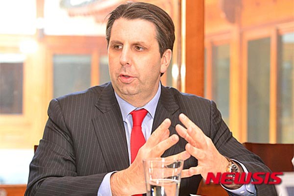 ▲ 지난 11일 주한 美대사관저에서 열린 외교부 출입기자단 간담회의 마크 리퍼트 美대사. ⓒ뉴시스. 무단전재 및 재배포 금지.