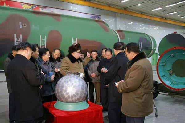 ▲ 北선전매체들이 공개한, 김정은의 핵무기 생산공장 시찰 사진. ⓒ北선전매체 화면캡쳐-美38노스