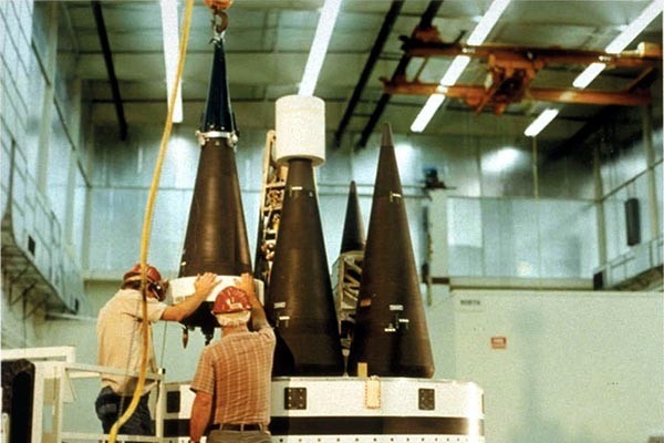 ▲ 2005년을 끝으로 모두 폐기된 美ICBM '피스키퍼'에 장착되는 핵탄두 재돌입체(핵폭탄 W87 내장)의 모습. 원뿔형인 이유는 대기권 재돌입 시 마찰열을 조금이나마 줄이기 위한 것이다. ⓒ위키피디아 공개사진-美국방부