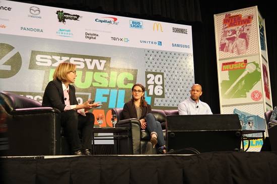 ▲ 미연방정부의 여성 CTO 메건 스미스(왼쪽)가 정보기술을 이용해 소외계층에게 도움을 주는 정책을 소개하고 있다 ⓒ뉴데일리경제