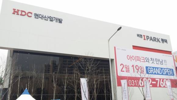 ▲ 지난달 경남, 전남, 경기에 신규 분양된 단지의 분양가는 지난해 동월보다 비싼 것으로 나타났다. 사진은 지난달 경기 평택시에 공급된 '비전 아이파크 평택' 모델하우스 모습.ⓒ뉴데일리경제