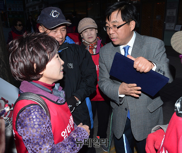 ▲ 엄마부대 주옥순대표(왼쪽), 월드피스자유연합 안재철 대표 ⓒ 뉴데일리 정상윤