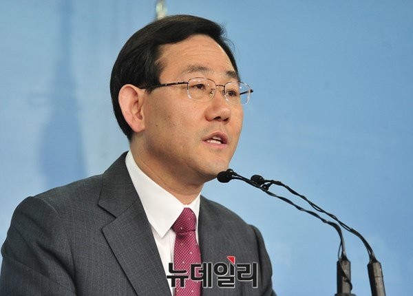 ▲ 새누리당 주호영 의원이 18일 국회 정론관에서 공천관리위원회의 공천 결과를 비판하는 기자회견을 갖고 있다.ⓒ뉴데일리 이종현 기자