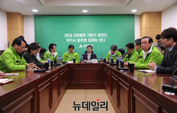 ▲ 국민의당 최고위원회의가 18일 의원회관 제5간담회실에서 열리고 있다. ⓒ뉴데일리 정재훈 기자