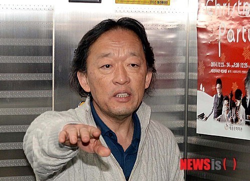 ▲ 사진은 막말 논란을 빚고 있는 서울시향 박현정 대표로부터 직원들의 폭로 배후로 지목 받은 정명훈 예술감독이 서울시의회 업무보고에 불참한다는 입장을 밝힌 12월 10일 오전 서울 종로구 세종로 서울시립교향악단 사무실로 출근을 하고 있다. 2014.12.29. ⓒ뉴시스