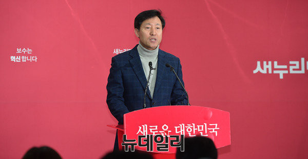 ▲ 서울 종로에 출마를 선언한 새누리당 오세훈 전 서울시장은 지난 달에 비해 정세균 전 의원과의 격차를 벌렸다. 그는 박진 전 의원과의 경선 혈투에도 불구하고 지지층 이탈을 효과적으로 막아내면서 지지율을 지켜냈다.ⓒ뉴데일리 정상윤 기자