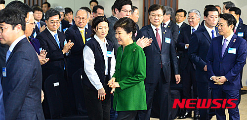 박근혜 대통령이 22일 오전 경기도 성남시 분당구에서 열린 판교 스타트업 캠퍼스 개소식에 입장하고 있다. ⓒ뉴시스