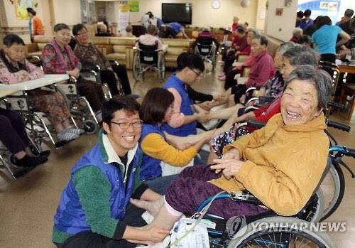 ▲ 건보공단은 '제1기 장기요양 고위자 과정'을 24일부터 올해 6월까지 12주간 운영한다. ⓒ 연합뉴스