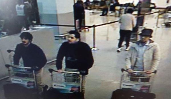 ▲ 테러 이후 벨기에 당국이 찾아낸 테러 용의자들. 테러 직전 공항 청사 CCTV에 찍힌 모습이다. ⓒ위키피디아 공개사진