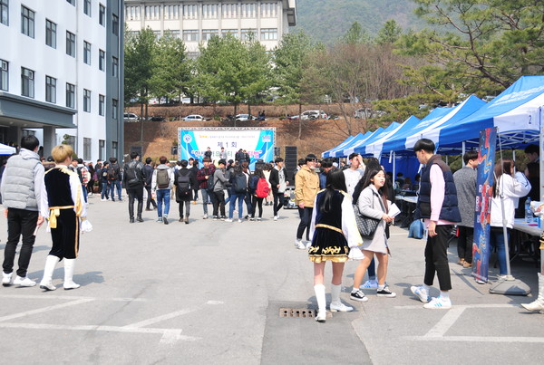 ▲ 세명대 학생회관 광장에서 열린 '커뮤니티 페스티벌'모습ⓒ세명대