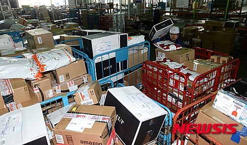 ▲ 온라인거래로 해외에서 배송된 물품들 ⓒ뉴시스
