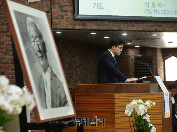 ▲ '이승만 탄신 141주년 기념식'에서 참석해 대표 기도하는 통일한국리더십아카데미 대표 이호 목사. ⓒ뉴데일리 정상윤  기자