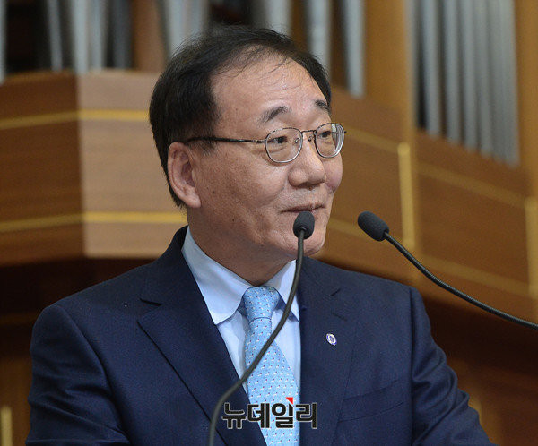 ▲ '이승만 탄신 141주년 기념식'에서 축사하는 연세대학교 김용학 총장. ⓒ뉴데일리 정상윤 기자