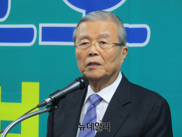 ▲ 더불어민주당 김종인 대표가 27일 광주 문화동에서 광주의 정치적 미래가 어떻게 될 것인지 잘 생각해서 이번 총선에 임하라는 투의 발언을 하고 있다. ⓒ광주=뉴데일리 정도원 기자