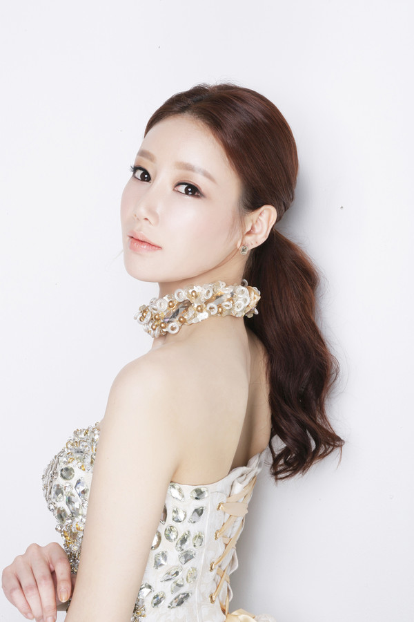 ▲ ‘트로트 공주’로 떠오르고 있는 가수 검지ⓒ충남도