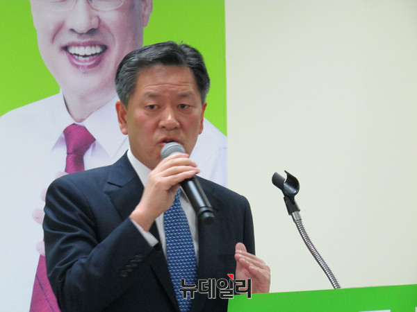 ▲ 국민의당 주승용 원내대표가 28일 오후 전남 순천에서 열린 같은 당 구희승 후보의 선거사무소 개소식에서 축사를 하고 있다. ⓒ순천(전남)=뉴데일리 정도원 기자