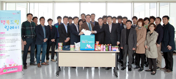 ▲ 대전시 공보실 직원들이 29일 기부행사 후 기념사진을 촬영하고 있다.ⓒ대전시