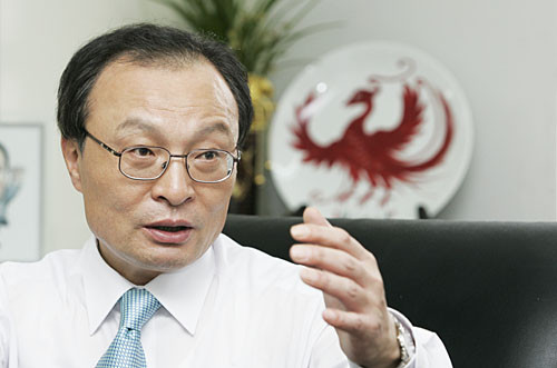 ▲ 이해찬 후보가 29일 세 번째 기자회견을 통해 공약을 발표하고 있다.ⓒ이해찬 후보 선거사무소