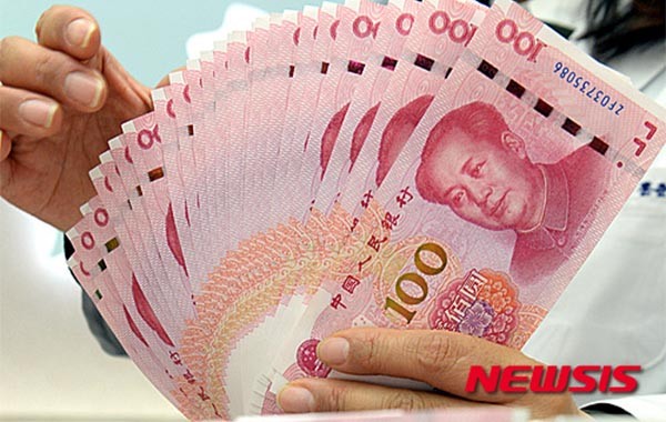 ▲ 중국 100위안 지폐. 고액권에 속해서인지 위조지폐가 많다. ⓒ뉴시스. 무단전재 및 재배포 금지.