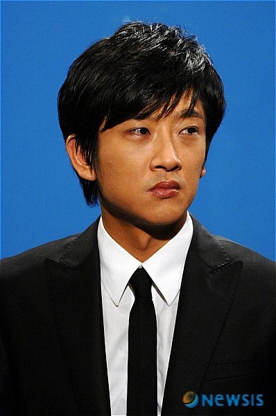 ▲ 최진실(1968~2008)·진영(1971~2010) 남매와 어머니 정옥숙씨.  ⓒ 뉴시스