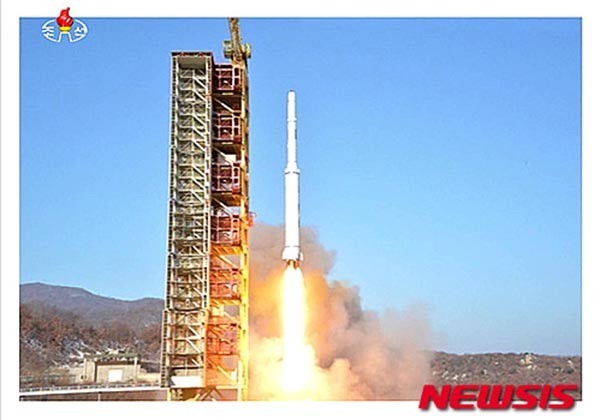 ▲ 北선전매체가 지난 2월 7일 보도한 '광명성4호' 로켓 발사장면. 사실상 장거리 미사일 시험이었다. ⓒ뉴시스