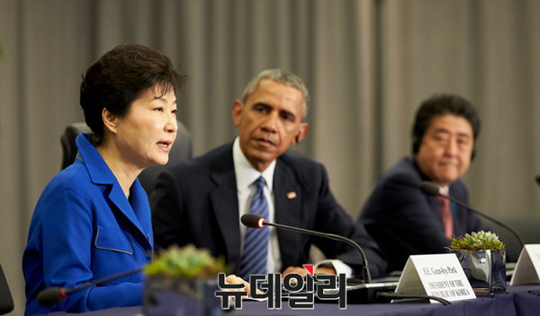 ▲ 박근혜 대통령이 31일 오전(현지시간) 워싱턴 컨벤션센터에서 열린 한·미·일 정상회담 공동기자회견에서 발언하고 있다. ⓒ청와대 제공