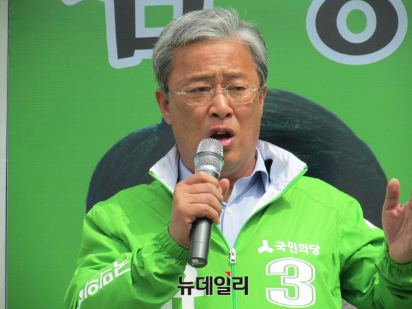 ▲ 전북 정읍·고창의 국민의당 유성엽 후보 역시 지역구민의 지지를 받아 여론조사에서 압도적 선두를 달리고 있다는 이유만으로, 다른 후보들의 단일화 논의의 타겟이 된 상황이다. ⓒ전주(전북)=뉴데일리 정도원 기자