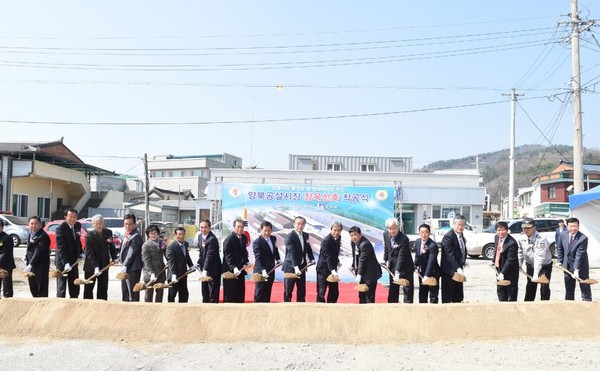 ▲ 경주시는 지난 1942년 개설돼 70여년의 전통을 가진 장옥이 노후화와 시설 이용불편 등으로 철거되고, 1일 신축 착공식을 가졌다. ⓒ경주시 제공