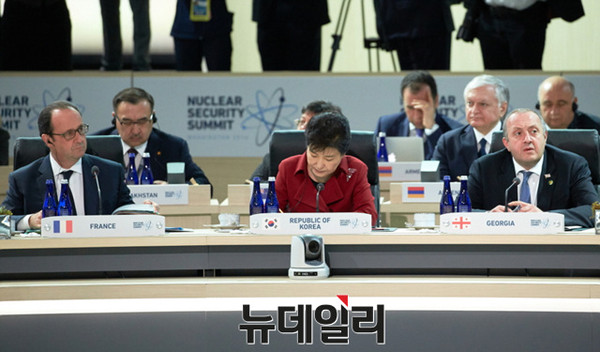 ▲ 박근혜 대통령이 1일 오전(현지시간) 미국 워싱턴 컨벤션센터에서 열린 핵안보정상회의 본회의에 참석하고 있다. ⓒ뉴데일리