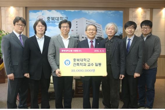 ▲ 사진 왼쪽부터 최유종 교수, 이강훈 교수, 이병연 교수, 윤여표 총장, 이준표 교수, 이상훈 교수, 안대환 교수.ⓒ충북대