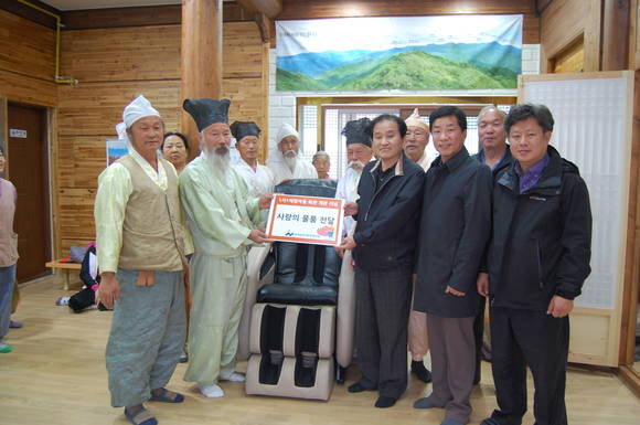 ▲ 승안원은 지난 1일부터 1박 2일간 백준호 기획관리이사 등으로 꾸려진 방문단이 청학동을 찾아 사랑의 물품을 전달했다고 밝혔다.ⓒ한국승강기안전관리원