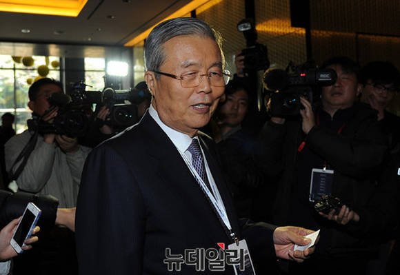 ▲ 더불어민주당 김종인 대표가 서울 중구성동갑 홍익표 의원 지원 유세에 나서고 있다.  ⓒ 뉴시스