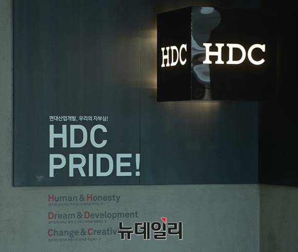 ▲ 현대산업개발이 올 상반기 두 자리수 인원으로 신입, 경력사원 공채를 진행한다. 사진은 현대산업개발 표식.ⓒ뉴데일리